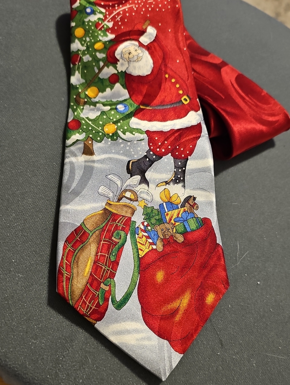 Festive Santa Christmas Tie in Red and Green.100% Silk. Tie Tales